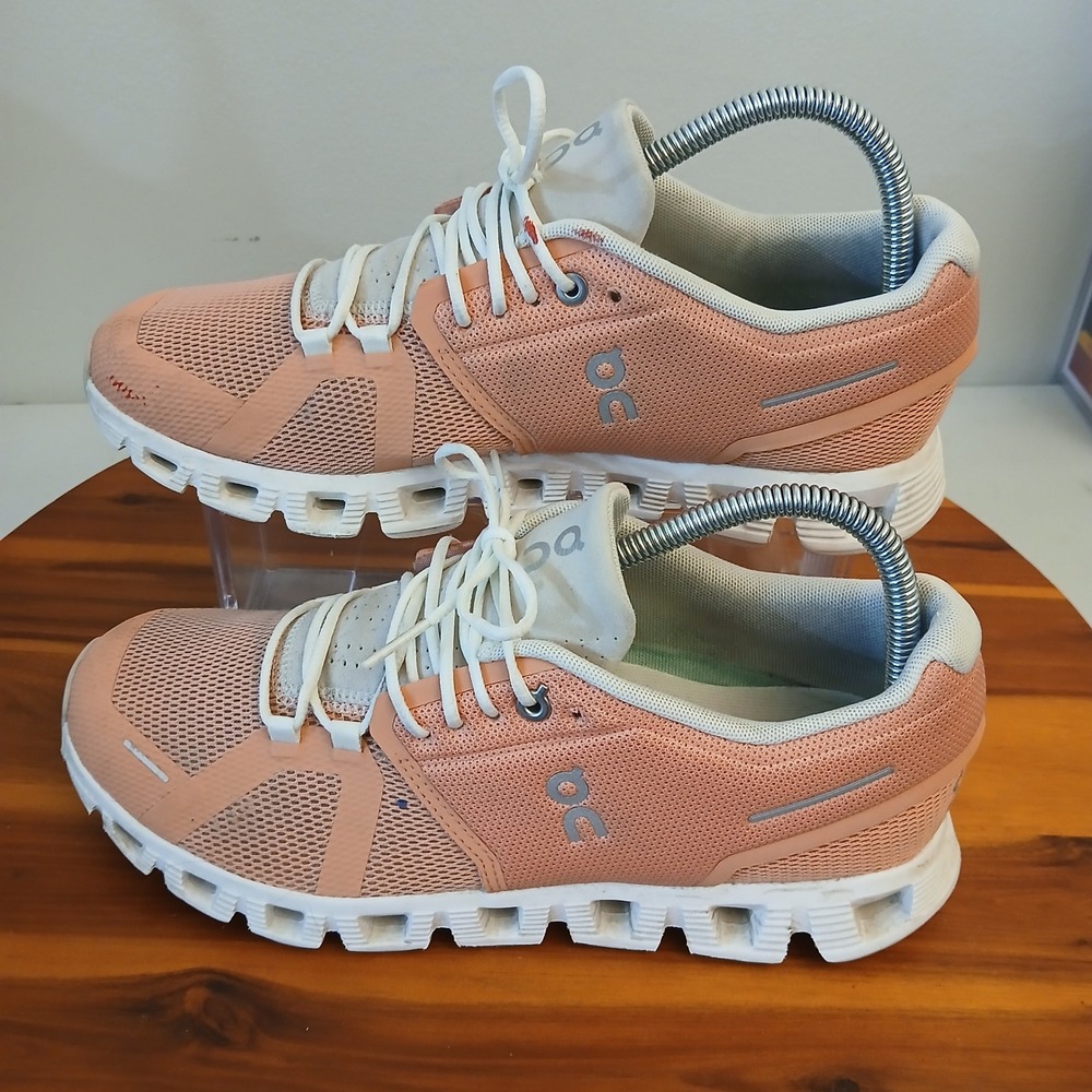 On Cloud 5 Womens 9 Peach Orange Running Shoes Sneakers 59.97765